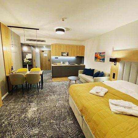 Luxapartmanbesenova Hotel Akvamarin Εξωτερικό φωτογραφία