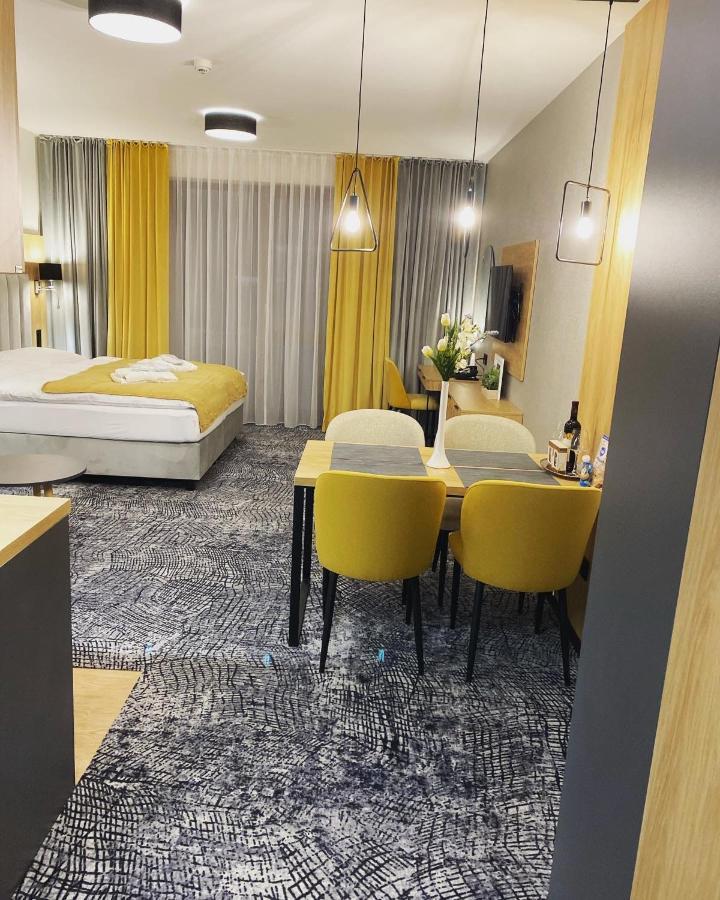 Luxapartmanbesenova Hotel Akvamarin Εξωτερικό φωτογραφία