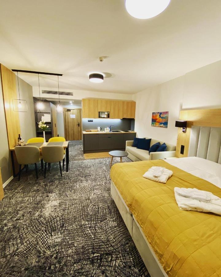 Luxapartmanbesenova Hotel Akvamarin Εξωτερικό φωτογραφία