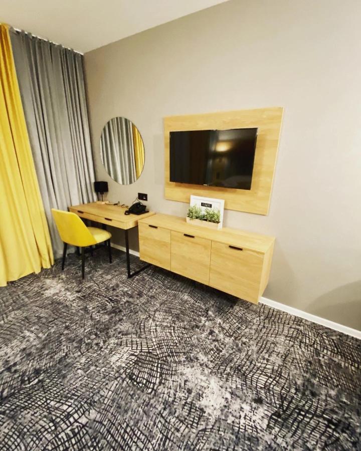 Luxapartmanbesenova Hotel Akvamarin Εξωτερικό φωτογραφία